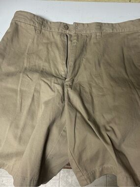 Austin Clothing Company men’s shorts- Khaki Size 34